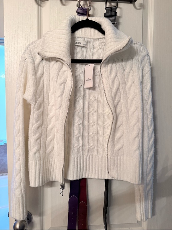 Hollister Sweaters - NWT Women’s Hollister White Cable-Knit Zip Cardigan Sweater- Small